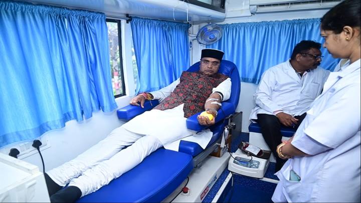 प्रधानमंत्री श्री नरेंद्र मोदी के जन्म-दिवस पर मंत्री श्री सारंग ने किया रक्तदान